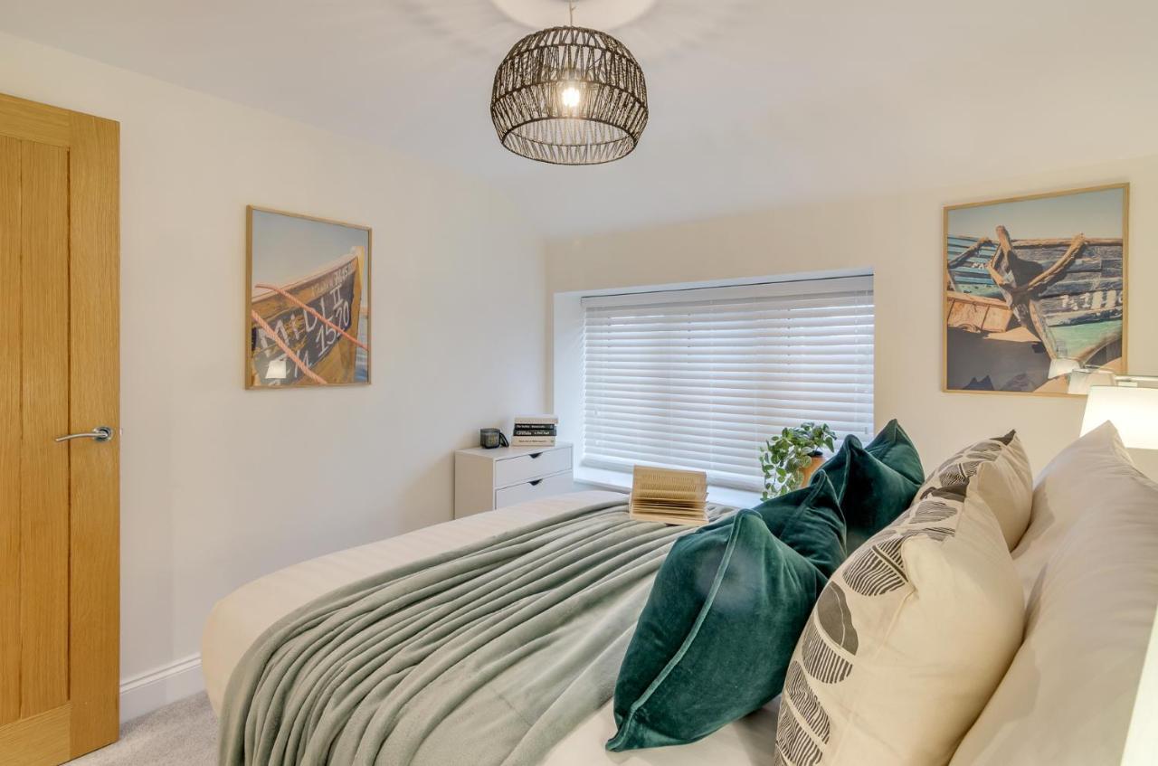 Spacious 6-Bed Home, Near The Norfolk Broads Clippesby Exterior photo
